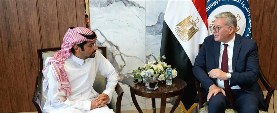 وزير البترول يبحث دعم الاستثمارات السعودية في البتروكيماويات والأسمدة بمصر
